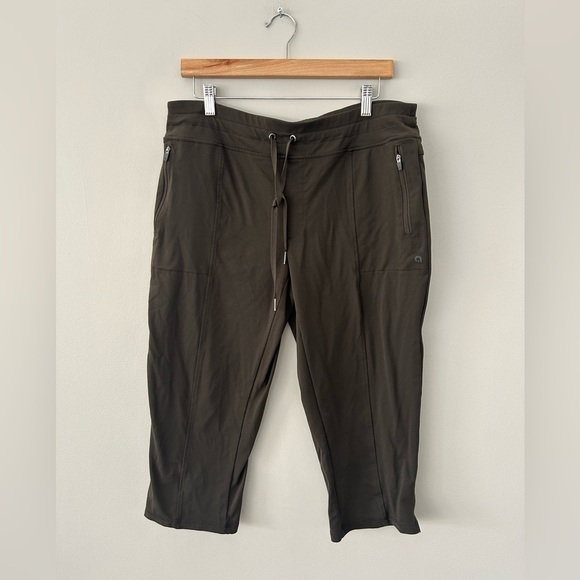 Reitmans-HYBA Dark Green/Brown Activewear Capris Yoga Pants - Picture 2 of 4